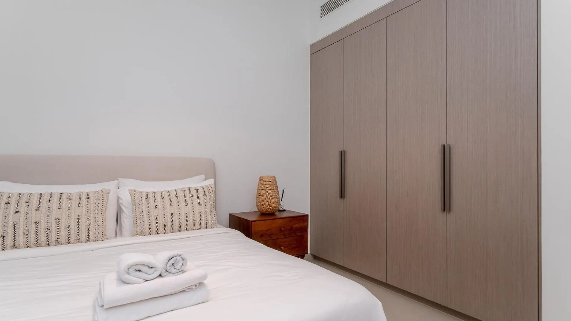 Act Towers 2 Bedrooms Dubai 0*,