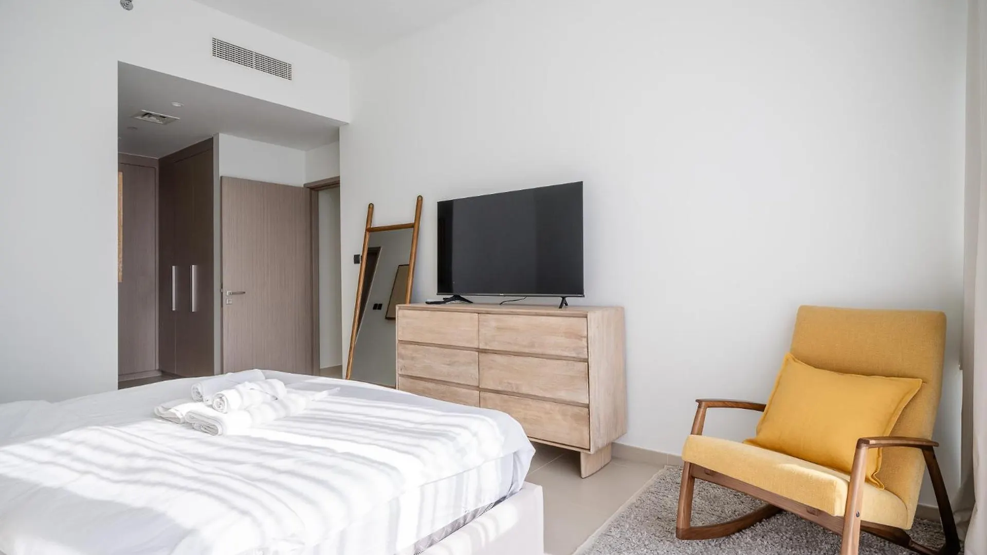Lejlighed Act Towers 2 Bedrooms Dubai